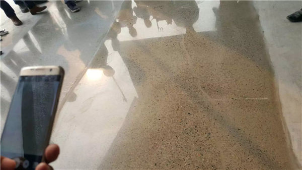 金刚砂渗透固化地坪2